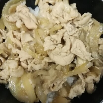 疲れてたけど豚丼食べたい、麺つゆで味が決まってお手軽に出来て美味しかった、シメジが舞茸に変わりましたが美味しく出来ました、ありがとうございます。